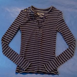 • Navy + white striped ribbed sweater •